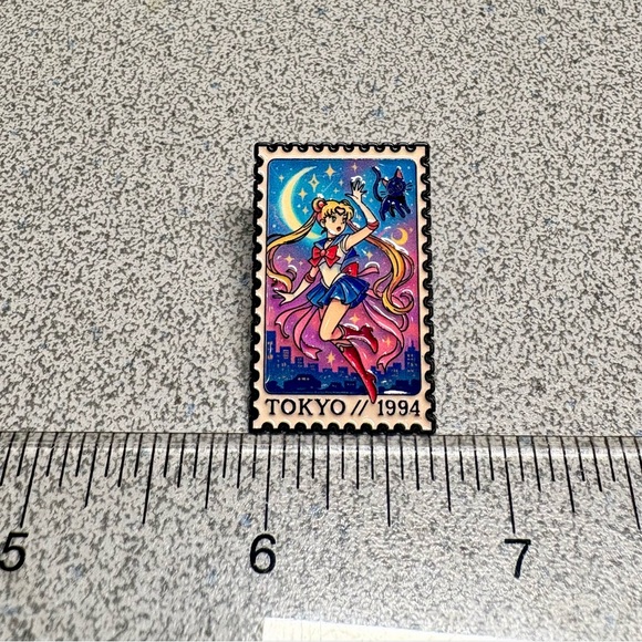 Sailor Moon Enamel Pin - Picture 3 of 4